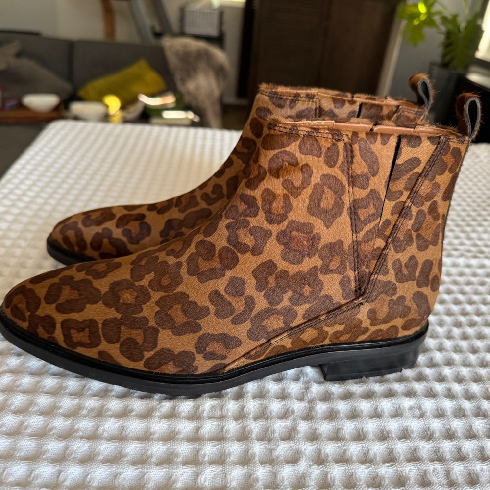 NIB Via Spiga boots with cheatah print with real fur. Size 8 and true to size